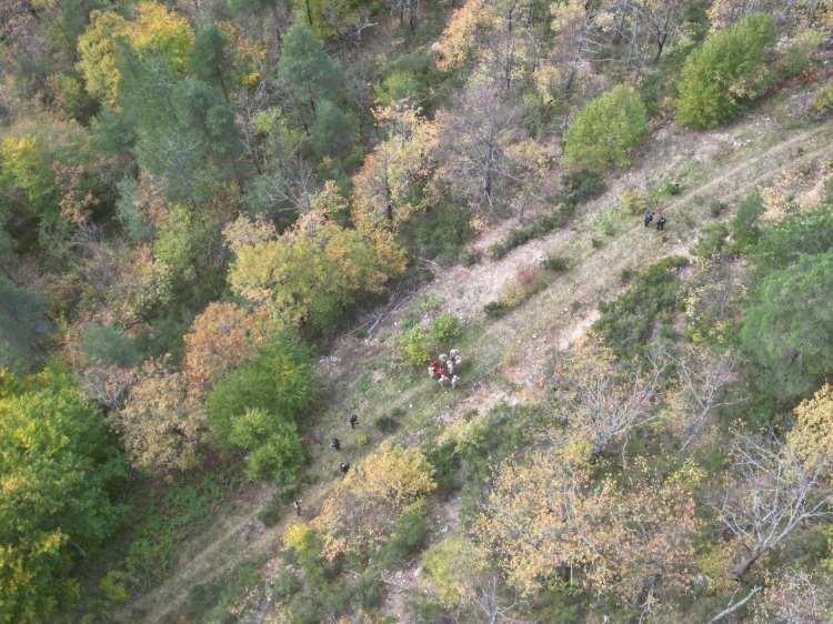 <p><span style="color:#A52A2A"><strong>İLK OSMAN'IN CESEDİ BULUNDU </strong></span></p>

<p> </p>

<p>Yaklaşık 200 kişinin katıldığı 9 günlük aramalar sonucunda, ilk olarak <em><strong>5 yaşındaki  Osman'ın cansız bedeni dere yatağında bulundu</strong></em>.</p>
