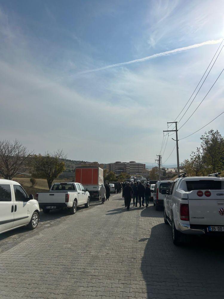 <p><strong><span style="color:rgb(178, 34, 34)">4 KİŞİ GÖZALTINDA</span></strong></p>

<p>Diyarbakır Cumhuriyet Başsavcılığı tarafından ‘Taksirle ölüme ve yaralamaya sebebiyet verme’ suçundan başlatılan ve 1 Cumhuriyet başsavcı vekili ile 2 Cumhuriyet savcısı tarafından yürütülen soruşturma kapsamında, İş Sağlığı ve Güvenliği Uzmanı N.A., inşaat mühendisi K.K. ile taşeron firma yetkilileri F.A. ve M.A gözaltına alındı.</p>

<p> </p>
