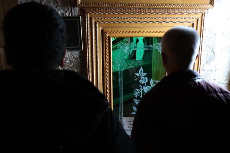 <p>Sivas'ta bulunan ve konumu ile dikkat çeken <span style="color:#A52A2A"><strong><em>Yukarı Tekke Camii,</em></strong></span> uçurumun kıyısındaki yapısıyla tüyler ürpertiyor.</p>
