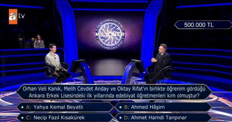 <p><strong>Türk edebiyatının önemli isimlerinin geçtiği 500 bin TL değerindeki soru ise şu şekildeydi:</strong></p>

<p><strong>"Orhan Veli Kanık, Melih Cevdet Anday ve Oktay Rifat'ın birlikte öğrenim gördüğü Ankara Erkek Lisesindeki ilk yıllarında edebiyat öğretmenleri kim olmuştur?"</strong></p>
