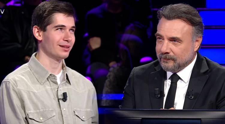 <p><span style="color:#B22222"><em><strong>Ünlü oyuncu Oktay Kaynarca'nın sunumuyla her hafta izleyenleri ekran başına kilitleyen "Kim Milyoner Olmak İster", son bölümüyle ilgi odağı haline geldi. Yarışmaya katılan 19 yaşındaki Kerem Aktan, başarılı performansıyla 500 bin TL değerindeki soruya ulaşmayı başardı. Edebiyat sorusu karşısında adeta ter döken yarışmacının aldığı karar, gündem oldu.</strong></em></span></p>
