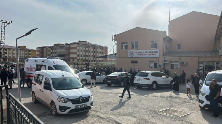 <p>Diyarbakır’da yapımı devam eden viyadükte kurulu iskelenin çökmesi sonucu 4 işçinin hayatını kaybettiği, 1 işçinin de yaralandığı olaya 4 kişi gözaltına alındı.</p>

<p> </p>
