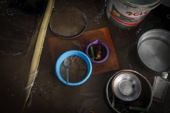 <p><span style="color:#B22222"><em><strong>İşte, havaların soğumasıyla şartları daha da ağırlaşan Filistin Mülteci Kamplarından kareler...</strong></em></span></p>
