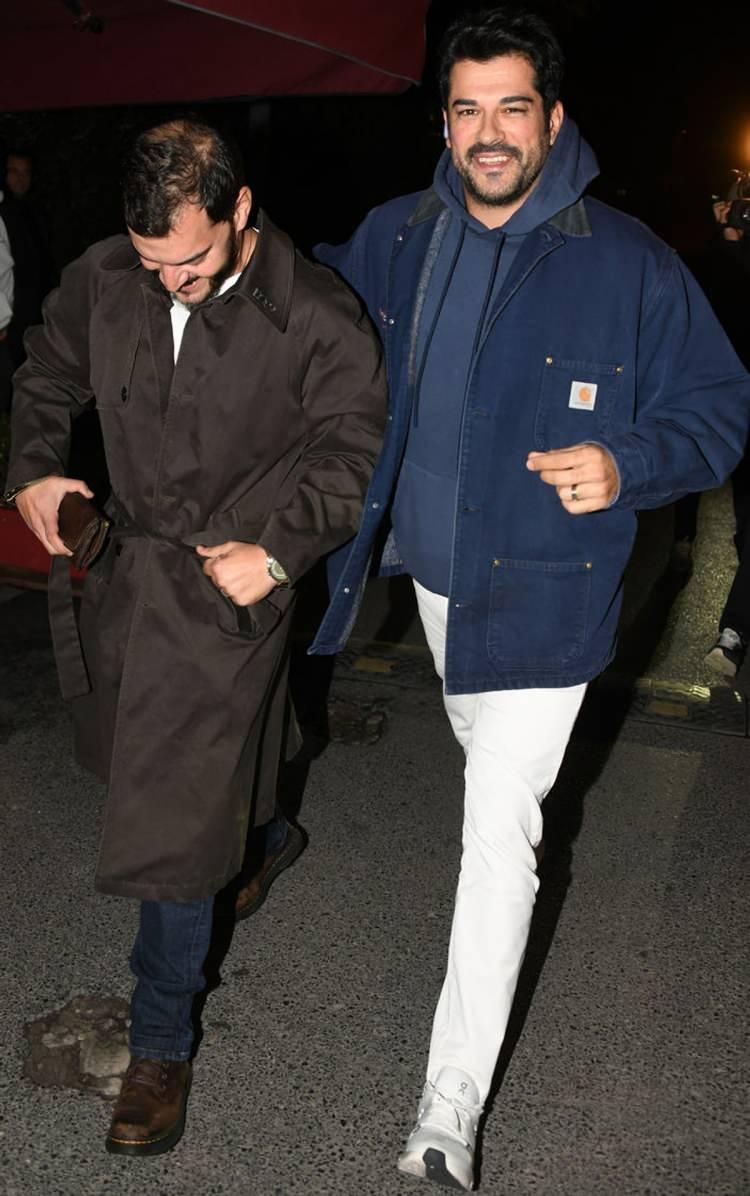 <p><span style="color:#FF0000"><strong>SÜRPRİZ PROJENİN DETAYLARI ORTAYA ÇIKTI</strong></span></p>

<p><strong>Geçtiğimiz günlerde objektiflere yansıyan ünlü yıldız, basın mensuplarına "prova çıkışı" olduğunu söyleyerek yeni bir çalışmanın sinyalini vermişti.</strong></p>
