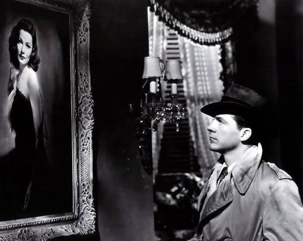 <p><strong>The Guardian yazarı John Self ise Kürk Mantolu Madonna’nın genç okurlarda bu kadar yankı bulmasını, "yoğun duygular, özlem ve yalnızlık" temalarına duyulan ilgiden kaynaklandığını ifade etti. </strong></p>
