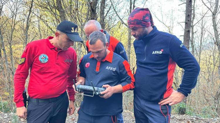 <p><strong> Anne Huriye Helvacı'yı arama çalışmaları sürdürülmektedir."</strong></p>
