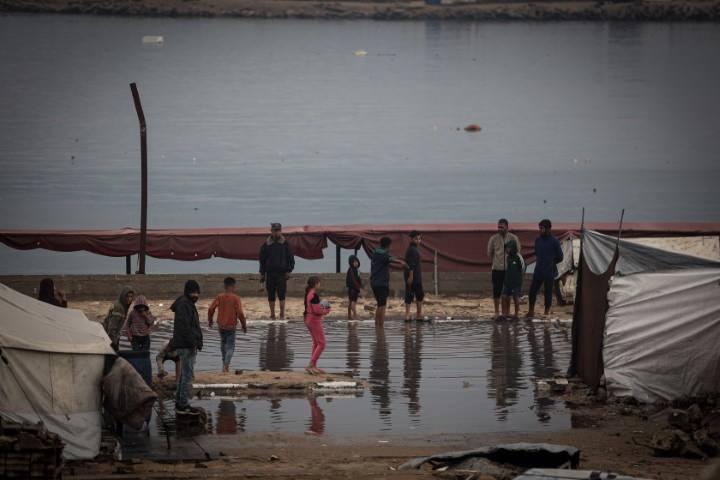 <p>Havaların soğuması ve yağışların başlamasıyla Gazze'deki Filistinliler için yaşam koşulları daha da zor hale geldi.</p>
