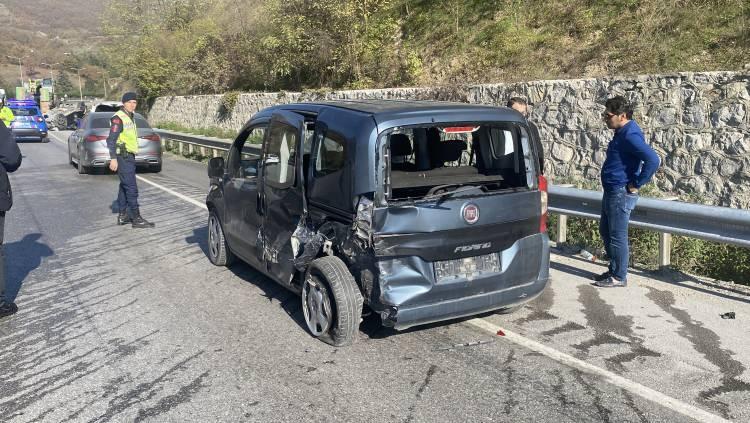 <p>Bu sırada otomobil, takla atıp ters döndü.</p>

<p> </p>
