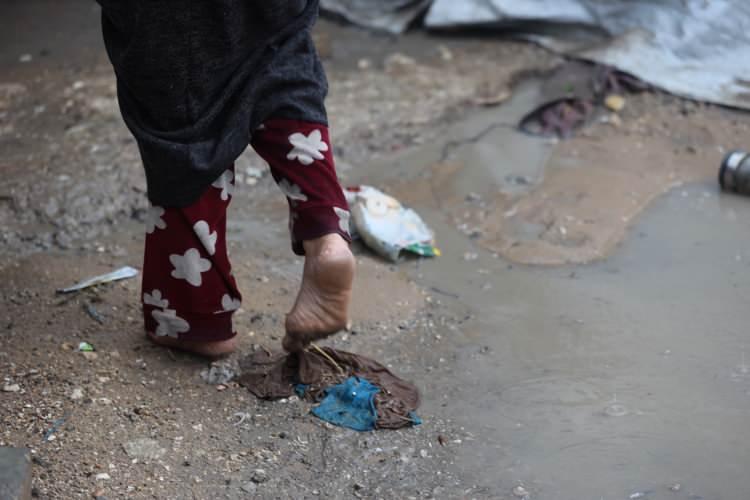 <p><span style="color:#B22222"><strong>YAŞAM KOŞULLARI AĞIRLAŞTI</strong></span></p>
