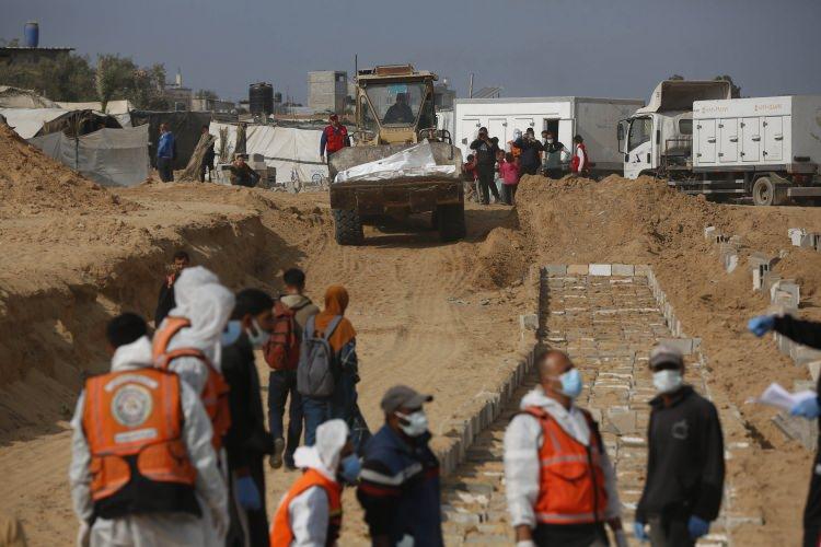 <p>İsrail'in Gazze'de devam eden soykırımı 70 bine yakın masum sivili hayattan kopardı.</p>
