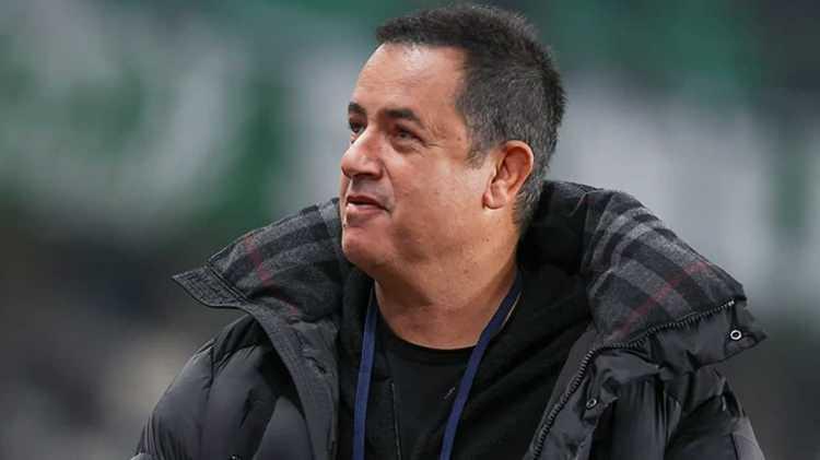 <p>Ilıcalı, bu isteği kırmayarak taraftara sürpriz yaptı ve onun bu özel anı ölümsüzleşti.</p>
