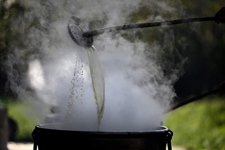 <p>Tepeköy’de yaşayan kadın girişimci Reyhan Kutlu, 12 yıl önce aldığı KOSGEB kadın girişimci sertifikasıyla üretim serüvenine adım attı.</p>

<p> </p>
