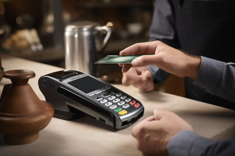 <p>Bankaların enflasyonu gerekçe göstererek müşterilerin kredi kartı limitlerini peş peşe artırması, dolandırıcıların da iştahını kabarttı.</p>
