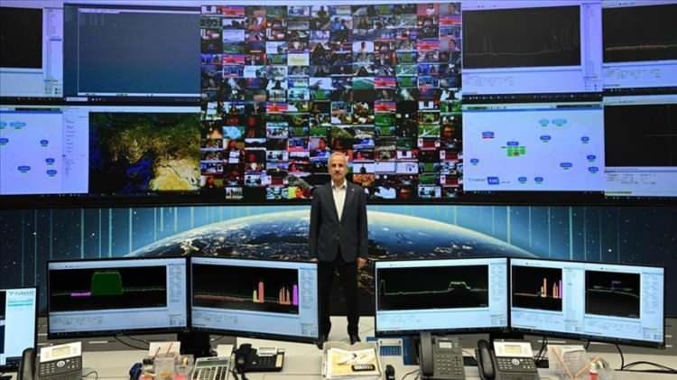 <p><span style="color:#B22222"><strong>GÖLBAŞI VERİ MERKEZİ DİJİTAL VERİLERİN SIĞINAĞI OLACAK</strong></span></p>

<p><br />
Uraloğlu, Türksat’ın Gölbaşı Yerleşkesi’ne yapılacak yeni veri merkezinin, Türkiye’nin dijital verileri için “stratejik bir sığınak” görevi üstleneceğini söyledi. Bakan Uraloğlu, açıklamasında şu ifadelere yer verdi:</p>
