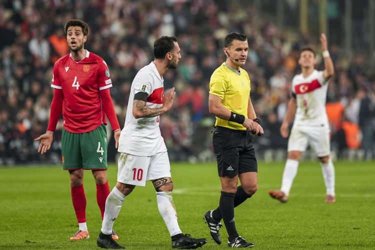 <p>DSPORT: Penaltı ve kendi kalesine atılan gol "Timsah"ı besledi - Bulgaristan dişlerini gösterdi ama Türkiye'ye yenildi.</p>
