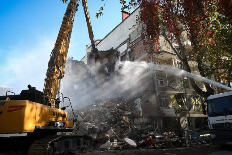 <p>Sosyal medyada hesabından açıklama yapan Bektaş, <em><strong>"EMSC'nin şiddet haritasına göre Sındırgı'nın 4,5 ve 4,6 deprem dalgalarının dinamik stres transferleriyle (geçici şok dalgalarıyla) yükleniyor. </strong></em></p>

<p><em><strong>Yakın çevre faylara geçici, kalıcı ve zamana bağlı stres transferi devam ediyor. Dikkat"</strong></em> ifadelerini kullandı.</p>

<p>​</p>
