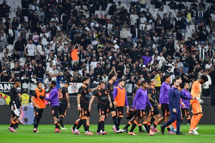 <p>10- Flamengo (Brezilya): 374 puan</p>
