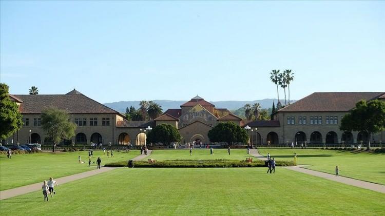 <p>- En seçkin Amerikan üniversitelerinden 8'i Ivy League diye nitelendiriliyor. Bolca bağış alan bu okullara vakfedilen toplam servet hesaplandığında 200 milyar dolar gibi bir miktar ortaya çıkıyor. Musk'ın paketi, bu tutarın 5 katı oluyor.</p>

<p> </p>
