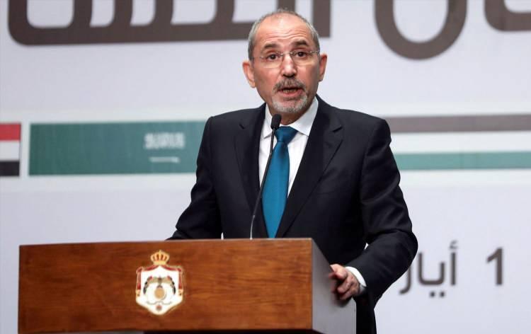 <p><span style="color:rgb(178, 34, 34)">ÜRDÜN</span></p>

<p>Ürdün, Azerbaycan'dan Türkiye'ye gitmek üzere havalanan ve Gürcistan-Azerbaycan sınırında düşen Türk Hava Kuvvetlerine ait C130 tipi askeri kargo uçağında yaşamını yitiren askerler için başsağlığı diledi.</p>

<p>Ürdün Dışişleri Bakanlığından yapılan açıklamada, "Türk Silahlı Kuvvetleri'ne ait askeri kargo uçağının düşmesi sonucu hayatını kaybedenlere Allah'tan rahmet, kardeş Türkiye Cumhuriyeti hükümetine ve halkına başsağlığı ve sabırlar diliyoruz." ifadesine yer verildi.</p>

<p>Ürdün'ün bu acı olay karşısında kardeş Türkiye hükümeti ve halkıyla tam bir duruş ve dayanışma içinde olduğu belirtilen açıklamada, olayda hayatını kaybedenlerin ailelerine en içten başsağlığı dileklerinde bulunuldu.</p>

<p> </p>
