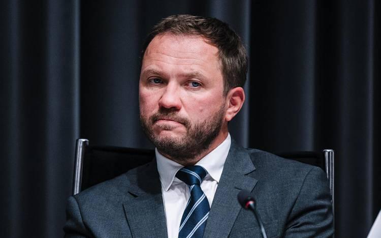 <p><span style="color:rgb(178, 34, 34)">ESTONYA</span></p>

<p>Estonya Dışişleri Bakanlığı, ABD merkezli X şirketinin sosyal medya platformundan yaptığı paylaşımda, "Estonya, Gürcistan-Azerbaycan sınırında düşen Türk askeri kargo uçağının ardından Türkiye'ye en içten taziyelerini iletiyor." sözlerine yer verdi.</p>

<p>Hayatını kaybeden askerlerin aile ve yakınlarına başsağlığı dileklerini ileten Estonya, Türkiye ile dayanışma içerisinde olduğunu belirtti.</p>

<p>Estonya Dışişleri Bakanı Margus Tsahkna da aynı platformdaki paylaşımında, "Gürcistan'da düşen Türk askeri kargo uçağı nedeniyle Türkiye'ye en derin taziyelerimi iletiyorum. Düşüncelerim hayatını kaybedenlerin aileleri ve sevdikleriyle birlikte." ifadelerini kullandı.</p>
