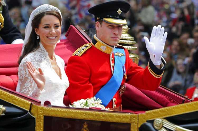 <p><strong>Prens William</strong>, röportajda eşi <strong>Kate Middleton'ın</strong> kanser teşhisi sonrası aile içinde yaşanan <strong>zorlu sürece</strong> de değindi. William, durumu çocuklarından gizlemediklerini ve onlara <strong>gerçeği tüm açıklığıyla</strong> anlattıklarını söyledi.</p>
