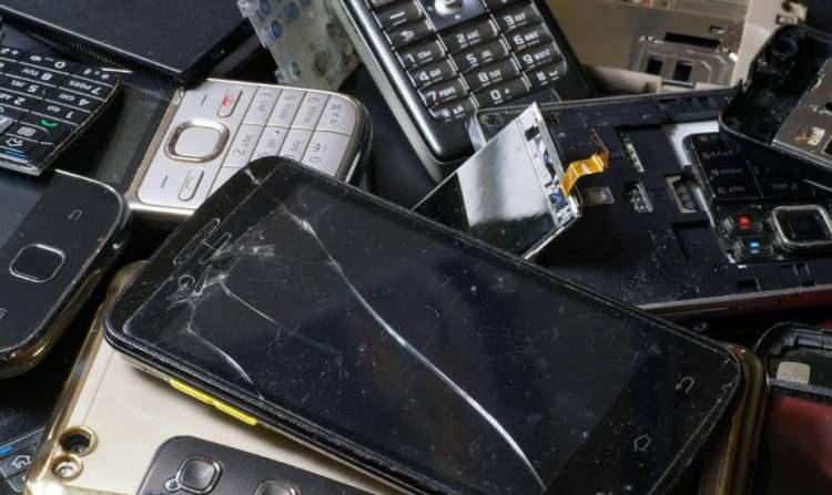 <p>Özellikle Nokia’nın bazı ikonik modelleri, koleksiyoncular tarafından yoğun ilgi görüyor ve ikinci el piyasasında binlerce liraya alıcı buluyor.</p>
