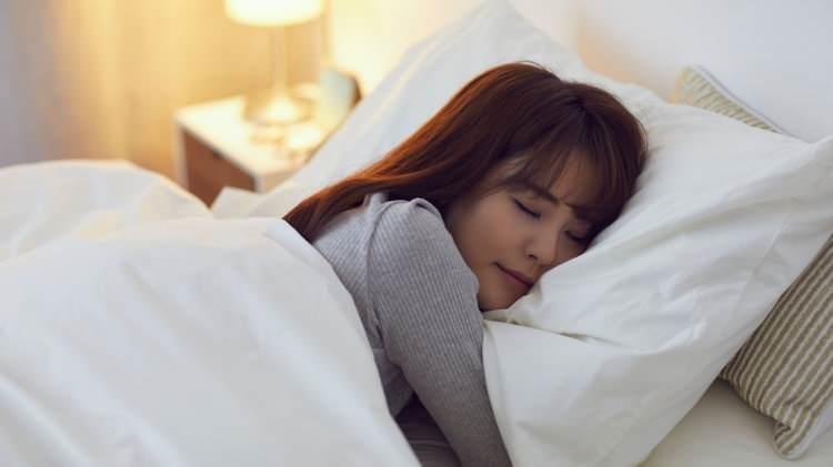 <p><span style="color:#FF0000"><strong>UYKU ALIŞKANLIKLARI VE SAĞLIK ARASINDAKİ BAĞLANTIYI GÖZLER ÖNÜNE SERECEK</strong></span></p>

<p><strong>Boston'daki Brigham ve Kadın Hastanesi Uyku ve Sirkadiyen Döngü Bozuklukları Bölümü tarafından Harvard Tıp Fakültesi'nin iş birliğiyle yapılan yeni bir araştırma, uyku alışkanlıklarının sağlık üzerindeki etkisini gözler önüne serecek.</strong></p>
