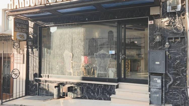 <p>Ekipler otel odalarında bulunan battaniye, yastık kılıf ve çarşaflardan incelemek üzere örnekler aldı. Otelde müşterilere verilen kapalı sulardan da örnekler alındı. Otele gelen AFAD ekipleri herhangi bir gaz sızıntısı veya zehirlenme durumunu araştırmaya başladı. Otelde konaklayan müşteriler farklı otellere yönlendirildi.</p>
