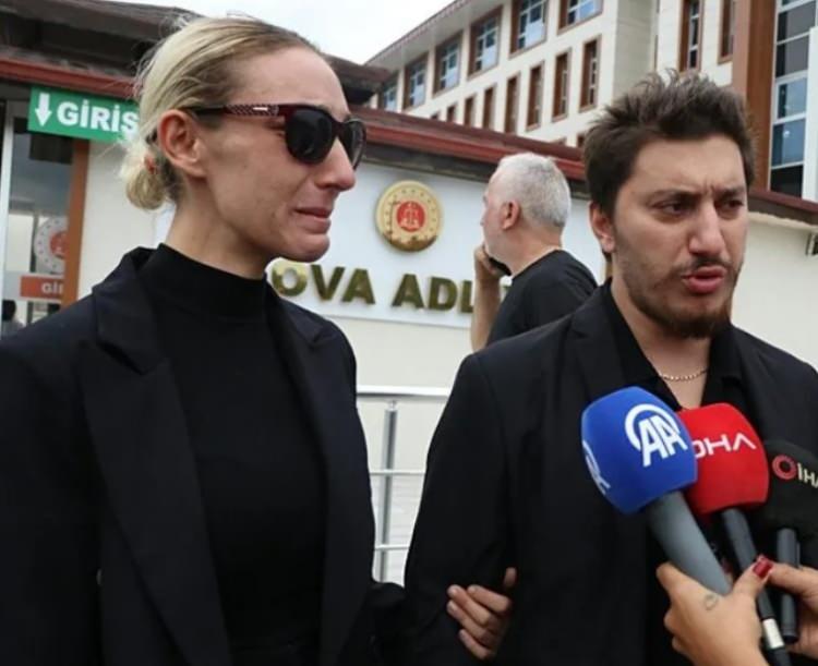 <p>Güllü'nün ölümü üzerinden uzun süredir gündemde olan kızı Tuğyan Ülkem Gülter, sosyal medya hesabından yaptığı paylaşımla dikkatleri üzerine çekti.</p>
