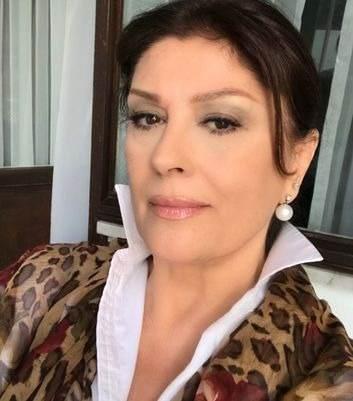 <p>Gülşen Bubikoğlu, uzun süredir kamera karşısında olmasa da yaptığı paylaşımlar ve zarif duruşuyla hâlâ Türk sinemasının unutulmaz ikonlarından biri olarak görülüyor.</p>
