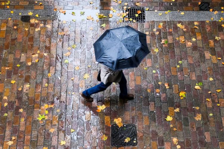 <p><span style="color:rgb(178, 34, 34)">RÜZGAR</span></p>

<p>Genellikle güneyli, Akdeniz ile Güneydoğu Anadolu'da kuzeyli yönlerden hafif, ara sıra orta kuvvette eseceği bekleniyor.</p>
