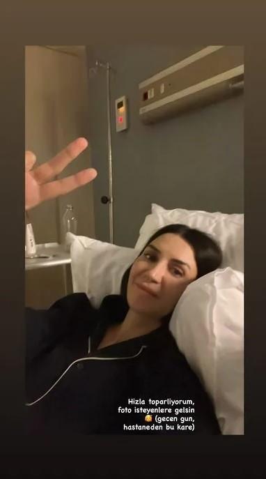 <p>Ge&ccedil;tiğimiz g&uuml;nlerde yaşadığı rahatsızlık nedeniyle hastanede tedavi g&ouml;ren &uuml;nl&uuml; oyuncu Ahu Yağtu g&uuml;nler sonra ilk kez ortaya &ccedil;ıktı.&nbsp;</p>
