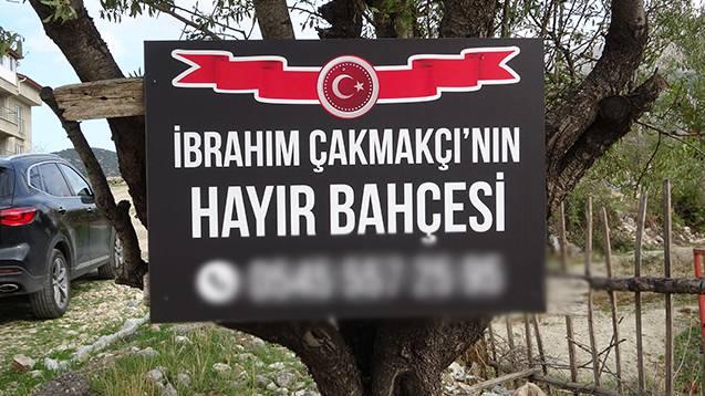 <p>Yılın büyük bir bölümünde ziyaretçilerine kapılarını açık tutan Çakmakçı, her mevsim farklı ürünler ekerek bahçesini canlı tutuyor.</p>
