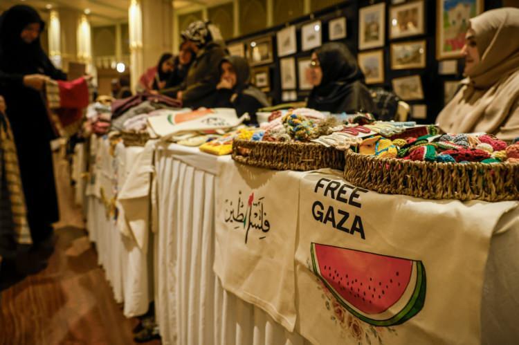 <p>Seminerin ardından, <strong>İstanbul Kadın Şifa Hatun Doğumhanesi-2 projesi</strong> yararına bir hayır çarşısı düzenlendi.</p>
