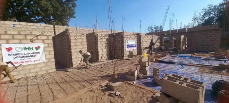 <p>Projenin 1’incisi başkent Ouagadougou'ya 89 km uzaklıkta temelleri atıldı. İHH Kadın Birimi’nin yürütmüş olduğu bu projeler, Afrika’da genel sağlık altyapısındaki yetersizlikler ve kırsal alanlardaki hizmet eksiklikleri nedeniyle oldukça önemlidir. </p>
