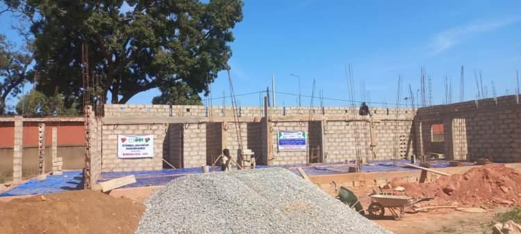 <p><strong>15 BİN KİŞİYE SAĞLIK HİZMETİ</strong></p>

<p>Ayrıca merkezin yanında, bölge halkının su ihtiyacını karşılamak amacıyla güneş enerjili ve depolu derin su kuyusu yapılacak. Tefrişatı ve medikal ekipmanlarıyla birlikte tamamlanacak proje, yaklaşık 15 bin kişiye sağlık hizmeti sunulacak.</p>
