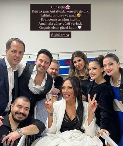 <p><strong> Daha önce de ayak bileğini inciten sanatçının yapılan kontroller sonrası ayak bileğinde zorlanma tespit edildi ve ayağı alçıya alındı.</strong></p>
