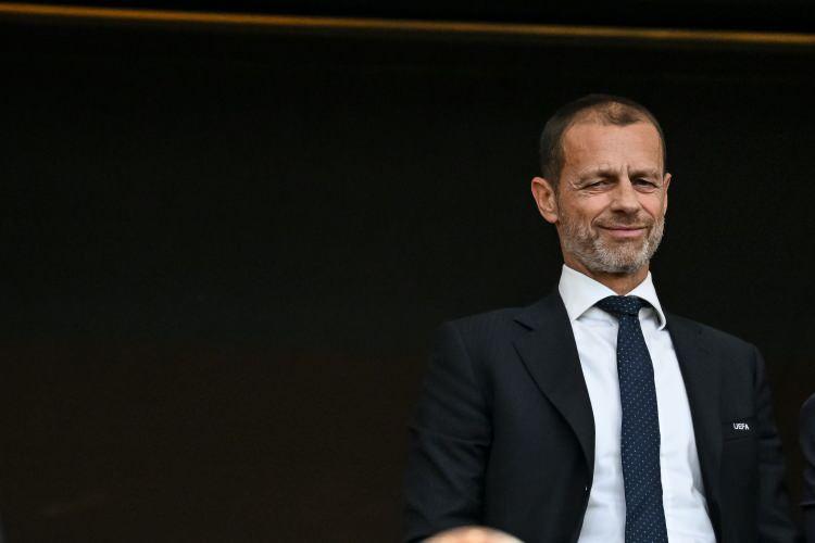 <p>"Futbol kimseye ait değildir. Daha doğrusu, herkese aittir, çünkü futbol mirasımızın bir parçasıdır." cümlesiyle başlayan mektupta, UEFA'nın İsrail'in Avrupa futbolundan uzaklaştırılması konusunda ahlaki bir adım atmaması nedeniyle derin bir endişe duyulduğu kaydedildi.</p>
