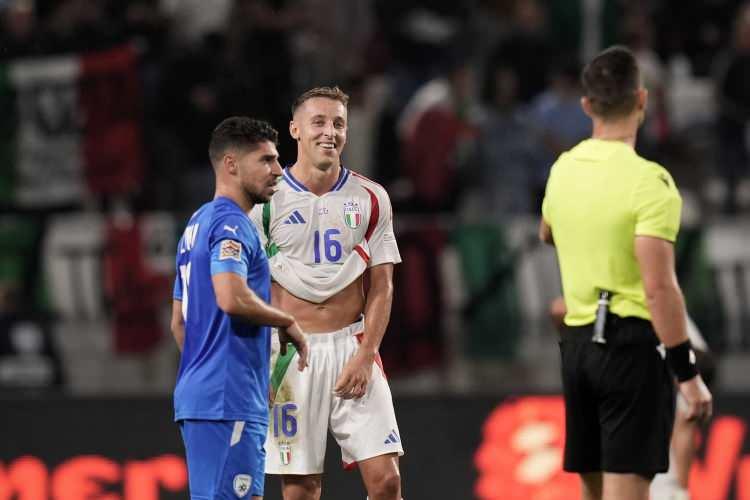 <p>İsrail'in Avrupa futbolunda gördüğü mevcut hoşgörünün, sporun ruhunu ve özünü yok etme riski taşıdığına dikkat çekilen mektupta, "UEFA'nın yasal ve ahlaki sorumluluklarını yerine getirmesi ve İsrail'i Avrupa futbolundan derhal uzaklaştırması acil bir gereklilik olarak görülmektedir. Uluslararası sivil toplumda hiçbir ortak mekan, sahne veya arena, soykırım, apartheid ve diğer insanlık suçlarını işleyen bir rejimi hoş karşılamamalıdır." denildi.</p>
