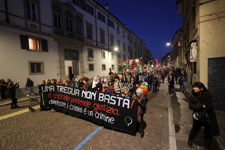 <p>İşte, UEFA'ya mektup gönderen sporcular.</p>
