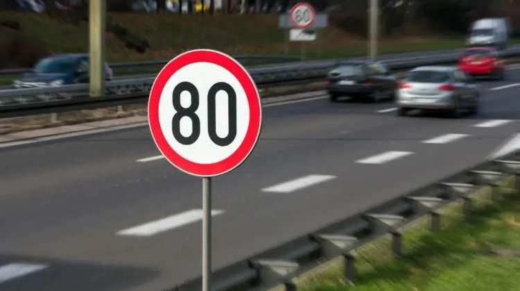 <p>Toplantının başkanlığını Genel Sekreter Yardımcısı Doç. Dr. Pelin Alpkökin yaptı. Toplantıda İstanbul Valiliği, İstanbul Emniyet Müdürlüğü, İstanbul Büyükşehir Belediye Başkanlığı, Karayolları 1. Bölge Müdürlüğü’nün ortaklaşa çalışmasıyla oluşturulan teklif toplantıya sunuldu.</p>
