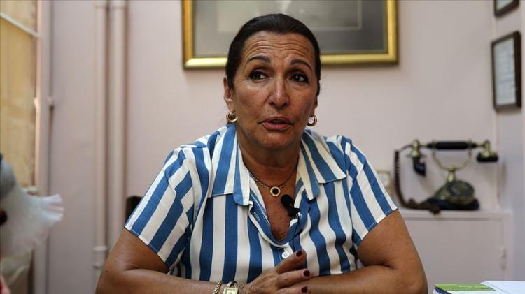 <p><strong>İzzet Günay:</strong> Nereye gidiyorsun?</p>

<p><strong>Gül Sunal: </strong>Kemal'in doğum gününe gidiyorum, bugün doğum günü.</p>

<p><strong>İzzet Günay: </strong>Bizim de dualarımızı eksik etme.</p>

<p>İzzet Günay yıllar sonra trafikte ortaya çıktı! 'Sözleşsek olmaz' Sizi eksik etmem, öpüyorum İzzet abicim.</p>
