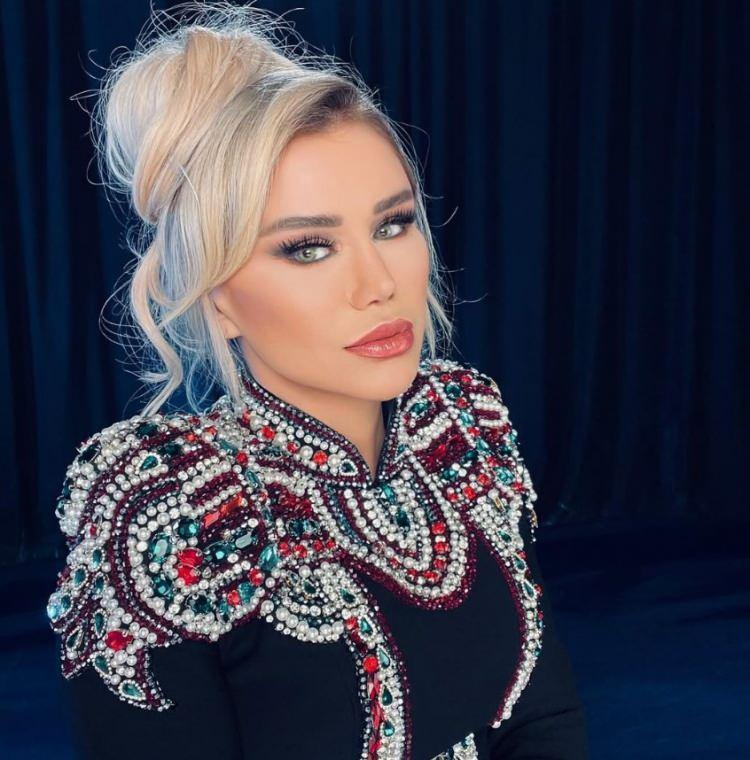 <p><strong>Eski halinden eser kalmayan 51 yaşındaki ünlü şarkıcının yeni tarzını gören takipçileri tanımakta güçlük çekti.</strong></p>
