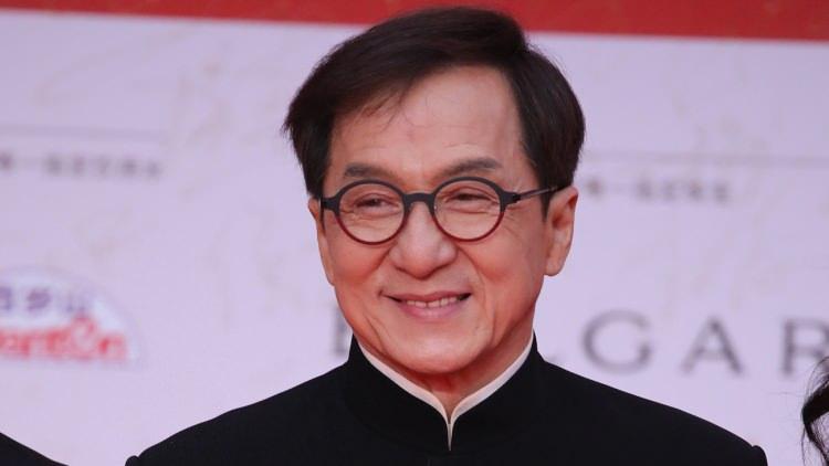 <p>Hong Konglu oyuncu ve dövüş sanatları ustası Jackie Chan, sosyal medyada yayılan "öldü" kısa sürede yayıldı. </p>
