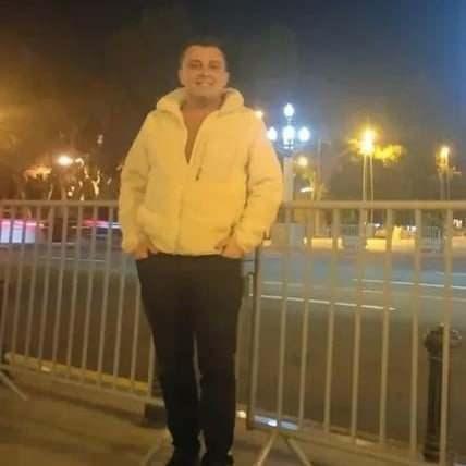 <p><span style="color:#B22222"><strong>HAVA UÇAK BAKIM ASTUBAY BAŞÇAVUŞ İLKER AYKUT</strong></span></p>

<p><strong>Şehit Hava Uçak Bakım Astsubay Başçavuş İlker Aykut</strong>’ın ailesi haberi alınca gözyaşlarına boğularak, <em><strong>“Zaten siz de benim oğlumuzunuz”</strong></em> diye ağladı. Baba Ünal Aykut’u ise 2020 yılında şehit olan Sözleşmeli Er Birhan Er’in babası İhsan Er’in teselli ettiği öğrenildi.</p>
