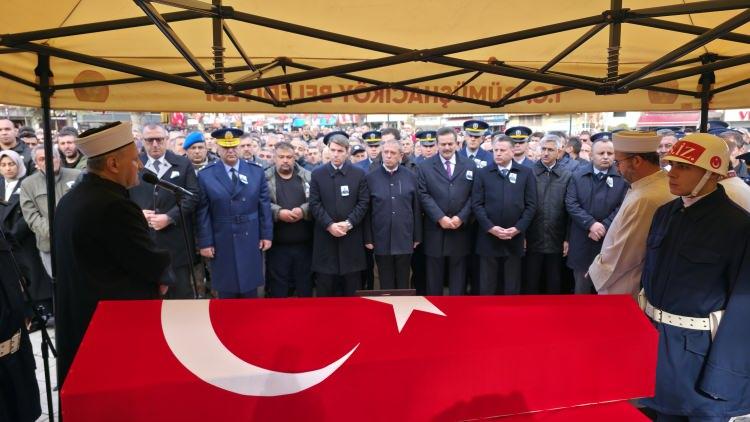 <p>Azerbaycan-Gürcistan sınırında düşen askeri kargo uçağında şehit olan 40 yaşındaki Hava Uçak Bakım Astsubay Başçavuş Hamdi Armağan Kaplan, memleketi Amasya'nın Gümüşhacıköy ilçesinde son yolculuğuna uğurlandı.</p>
