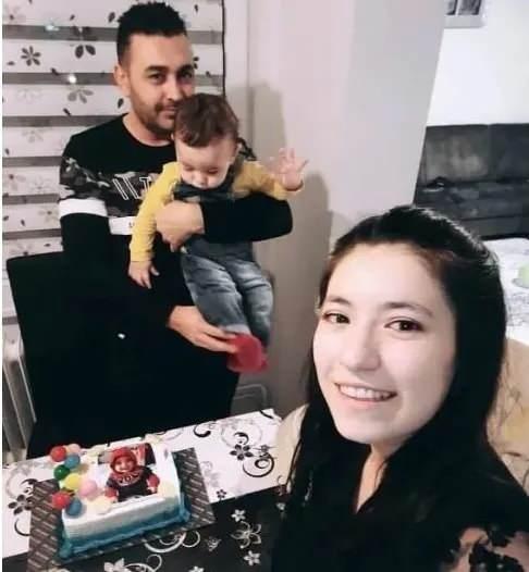 <p>Almanya'dan tatil için geldikleri İstanbul'da yedikleri yiyecekler sonrası fenalaşan ve art arda hayatını kaybeden Böcek ailesi faciasında soruşturma genişliyor.</p>
