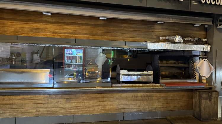 <p>Mide dokularında yalnızca hiperemi (kanlanma artışı) görüldü. Anne Çiğdem Böcek'in ön otopsisinde de harici travma bulgusu tespit edilmezken, mide içerisinde yaygın submukozal kanamalar ve yer yer noktasal ülserleşme alanları belirlendi. </p>
