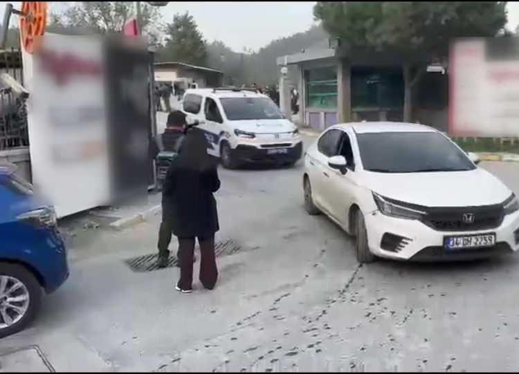 <p><span style="color:#B22222"><strong>'EŞİM BENİ İÇERİ ALMADI ZORLA GİRDİM'</strong></span></p>

<p>Kemal S. ifadesinin devamında, "Olay günü eşim sabah 7'de işe gitti ben kendisine 'Gün içerisinde geleceğim ve amirlerinle görüşeceğim sana kimse bağıramaz' dedim. Saat 11.00 sıralarında Beinsport isimli spor kanalına gittim. Ana girişten içeri girdim ve güvenlik noktasına doğru yürüdüm. Güvenlik noktasında eşim görevliydi ve beni içeri almadı. Ben içeri zorla girdim. İçeri doğru yürüdüğüm esnada güvenlik amiriyle karşılaştım. Beni içeri almayacağını söyledi. Ben de 'Belimde silah var çekil önümden benim seninle bir derdim yok' dedim. Sadece 'O yorumcu buraya gelecek ve eşimden özür dileyecek' dedim. Silahın var kendisini nasıl getireyim buraya' dedi. Daha sonra yürümeye devam ettiğim esnada belimde bulunan plastik silahı çektim ve o buraya gelecek diye bağırdım" ifadelerini kullandı.</p>
