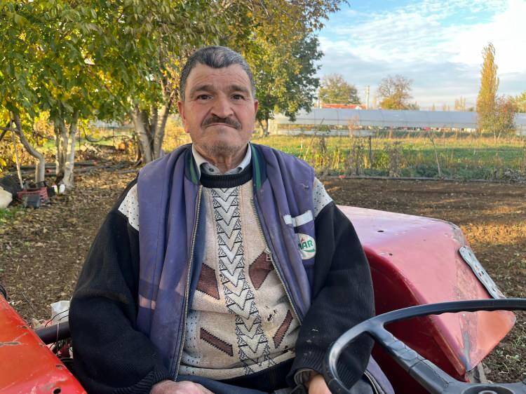 <p><strong>Gözlükle, gözlere duman ve sis gelmesini engelleyip daha rahat oluyorsun. Ben şimdi buraya ıspanak, maydanoz, tere ve roka ekeceğim.</strong></p>
